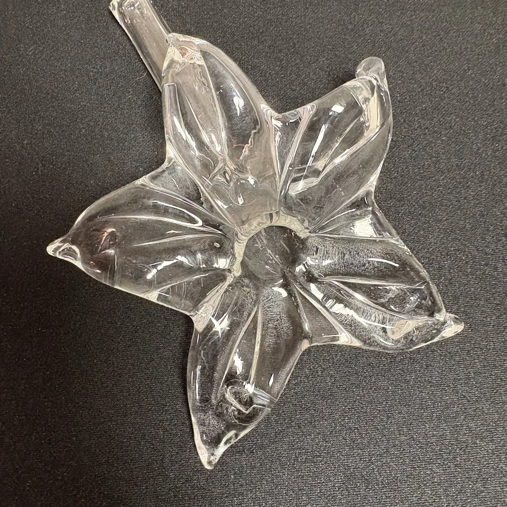 Lily Single Flower Bud Vase Blown Glass 7 inches This is a real Vintage Charmer